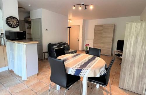 Cambo-les-Bains Apartment | T2 lumineux à Cambo-les-Bains avec piscine, parc et parking, proche centre, équipé et sécurisé - FR-1-495-57