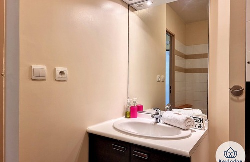 Sainte-Clotilde Centre Apartment | T2 – Paolouisa* – Close to the Sainte-Clotilde Clinic