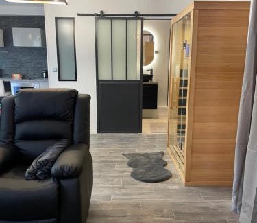 Quartier Croix-Daurade Apartment | T2 rénové, jaccuzi, sauna, sièges massants, jardin, parking, métro