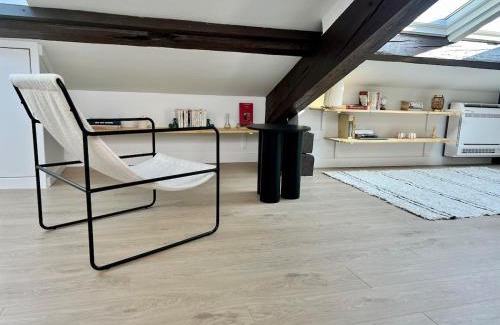 Narbonne Apartment | T2 sous les toits, entre gare et centre-ville, Grands buffets