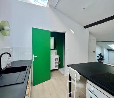 Narbonne Apartment | T2 sous les toits, entre gare et centre-ville, Grands buffets