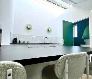 Narbonne Apartment | T2 sous les toits, entre gare et centre-ville, Grands buffets