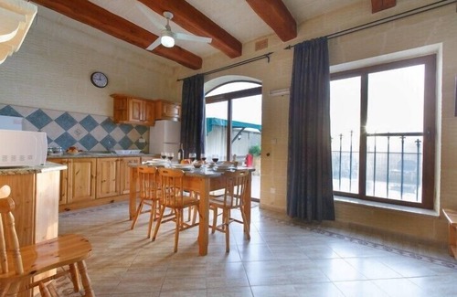 Xaghra Villa | Ta Danjela villa with private pool and close to the sea and historical places