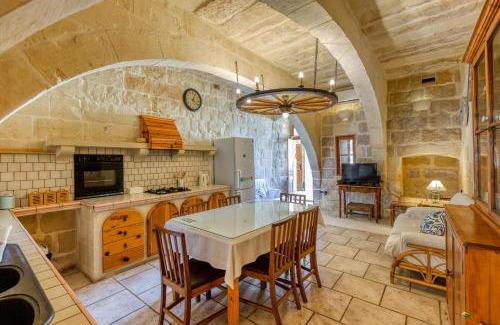 Birbuba House | Ta'Leli Pool Farmhouse in Gozo - Happy Rentals