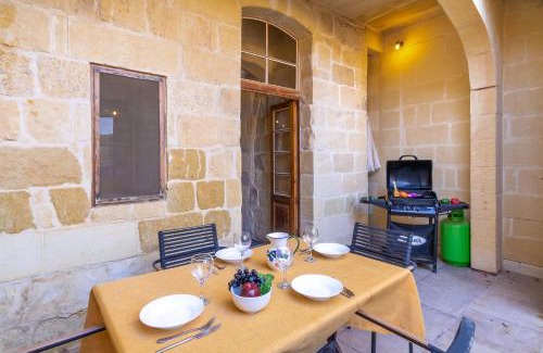 Birbuba House | Ta'Leli Pool Farmhouse in Gozo - Happy Rentals