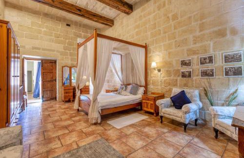 Birbuba House | Ta'Leli Pool Farmhouse in Gozo - Happy Rentals