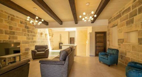 Munxar Villa | Ta Spiru House of Character with heated indoor pool