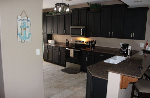 Indian Point Condo | Table Rock Lake, Luxury Lake front condo, jacuzzi ,5 min to Silver Dollar City