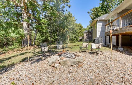 Holiday Island House | Table Rock Lake Retreat Walk to Shore!