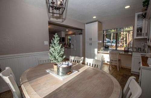 Tahoma House | Tahoma Treasures Emerald Cabin Hauserman Rentals