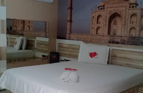 Castelo Hotel | Taj Mahal Motel