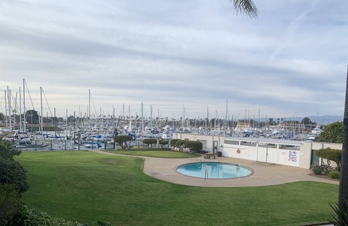 Hollywood Condo | Take Advantage of Our Spring Special! Book Now thru June and get a 15% discount!