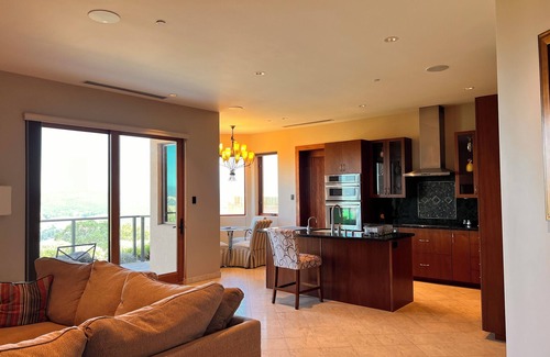 Pilot Hill House | Take it easy at this unique and tranquil luxury getaway nested in foothills!