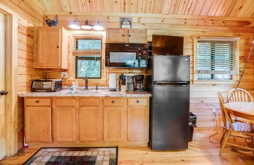 Pocono Lake Cabin | Tall Pines Log Cabin Retreat UPGRADED WITH FIBER OPTIC INTERNET