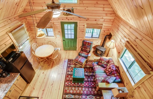 Pocono Lake Cabin | Tall Pines Log Cabin Retreat UPGRADED WITH FIBER OPTIC INTERNET