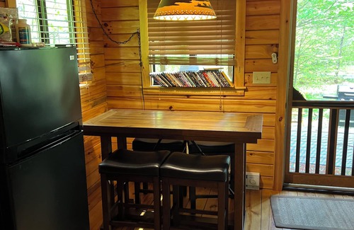 Pocono Lake Cabin | Tall Pines Log Cabin Retreat UPGRADED WITH FIBER OPTIC INTERNET