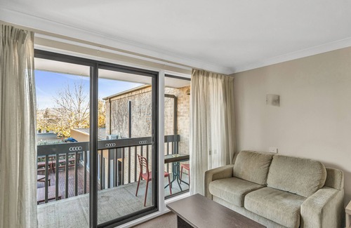 Ainslie Hotel | Tall Trees Ainslie Motel