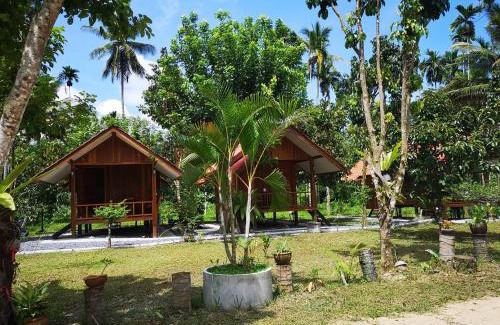 Lan Saka House | Taluangjit Resort&Garden