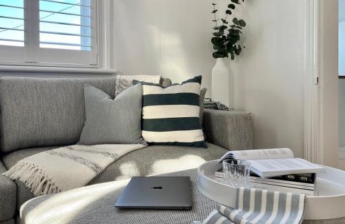 West Hobart House | Tamalin Cottage - A West Hobart Gem