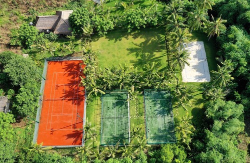 Praya Barat Villa | Tampah Hills