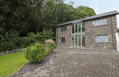 Brynrefail House | Tan Twr
