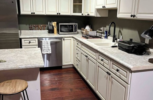 Mobile House | Tara's Riverfront Hideaway