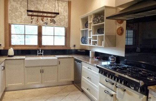 Deloraine House | Tarcombe House in Deloraine
