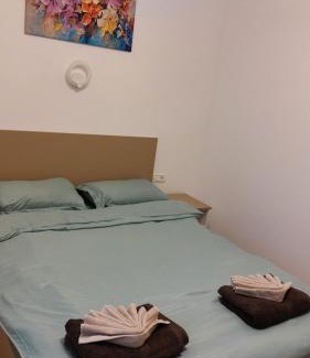 Tirgu Jiu Apartment | Targu Jiu Central Apartment - Free Parking & Self Check-In