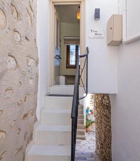 Ano Siros Apartment | Tarik Home live traditional