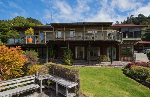 Marahau Cottage | Tasman Hideaway - Marahau Holiday Home
