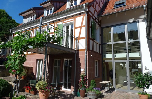 Gleiszellen-Gleishorbach Apartment | Tasteful top floor apartment in the southern Palatinate winegrower's house