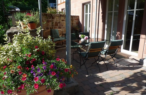 Gleiszellen-Gleishorbach Apartment | Tasteful top floor apartment in the southern Palatinate winegrower's house