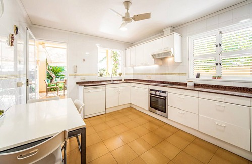 Playa de Almarda House | Tasteful and spacious villa with swimming pool in Playa Corinto.