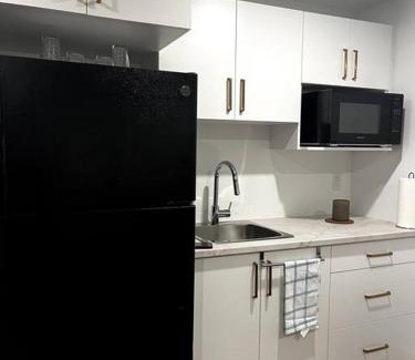 Dieppe Apartment | Tastefully furnished Apartment 5 Mins from Airport