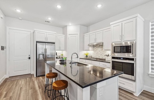 Vickery Meadow House | TCH - Spacious 3bd/2.5ba in Dallas with Workspace