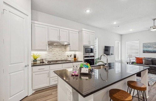 Vickery Meadow House | TCH - Spacious 3bd/2.5ba in Dallas with Workspace