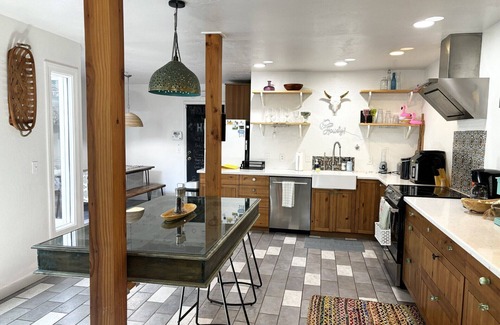 Tempe House | Tempe Poolside Hideaway- AC, pool, arcade room