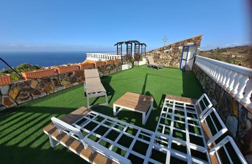 Santa Barbara Apartment | Tenerife apartment 100m2 CASA DE DON QUIJOTE with a terrace of 100m2 with a view of the ocean and Teide volcano and a garden of 600m2