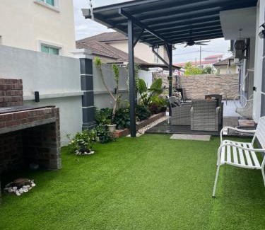 Durian Tunggal House | Teratak DKrubong Homestay with Private Pool