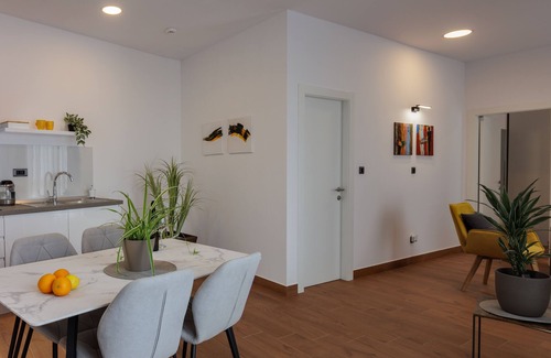 Sarsoni Apartment | Terra 5 Deluxe apartment with parking