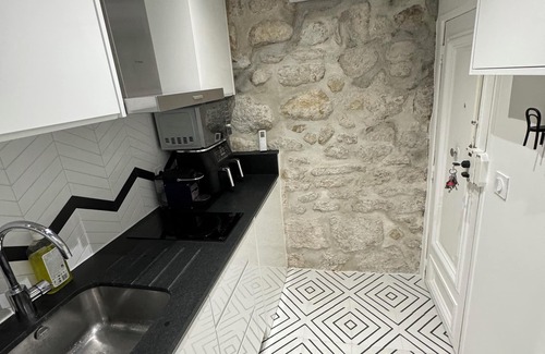 5th Arrondissement Apartment | Terrace, AC, & calm - Cocoon amidst the hustle and bustle of the Latin Quarter