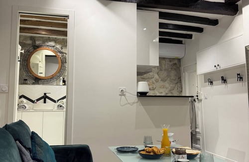 5th Arrondissement Apartment | Terrace, AC, & calm - Cocoon amidst the hustle and bustle of the Latin Quarter