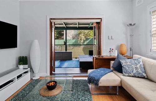Clovelly Apartment | Terrace with BBQ - Steps away from Clovelly Beach