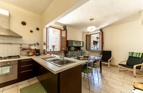 Volterra Apartment | Terrazza dei Sarti Central Volterra Penthouse 6 Beds & More