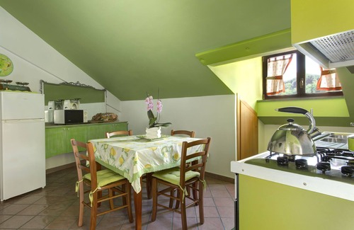 Castellammare di Stabia Apartment | Tetto Fiorito: Your home away from home