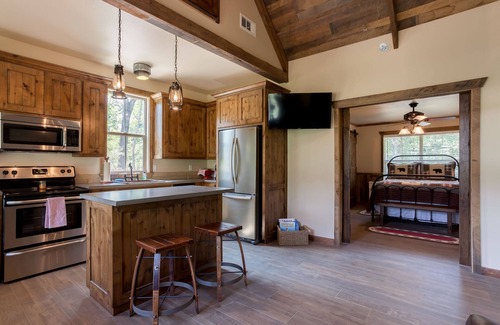 Quinlan Cabin | Texan Cabin - Hill Country Inspired Cabin