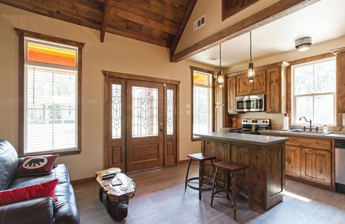 Quinlan Cabin | Texan Cabin - Hill Country Inspired Cabin
