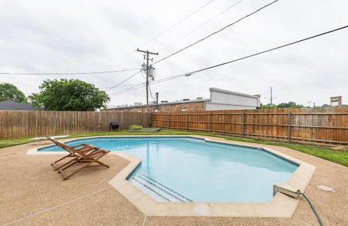 Hurst House | Texas Escape with pool & office