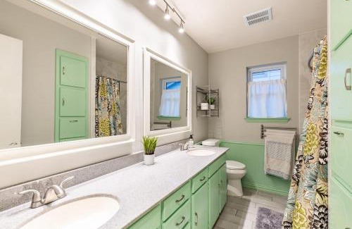 Hurst House | Texas Escape with pool & office