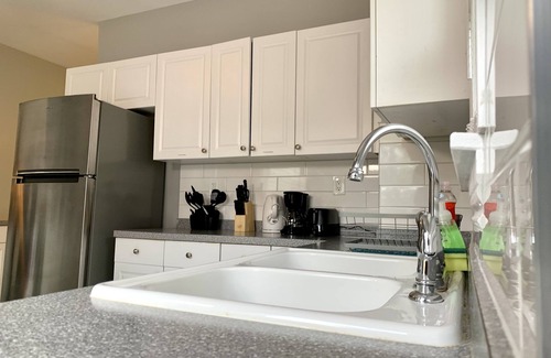 Niagara Falls House | Texas Hold-em Duplex- 3BR Free Parking